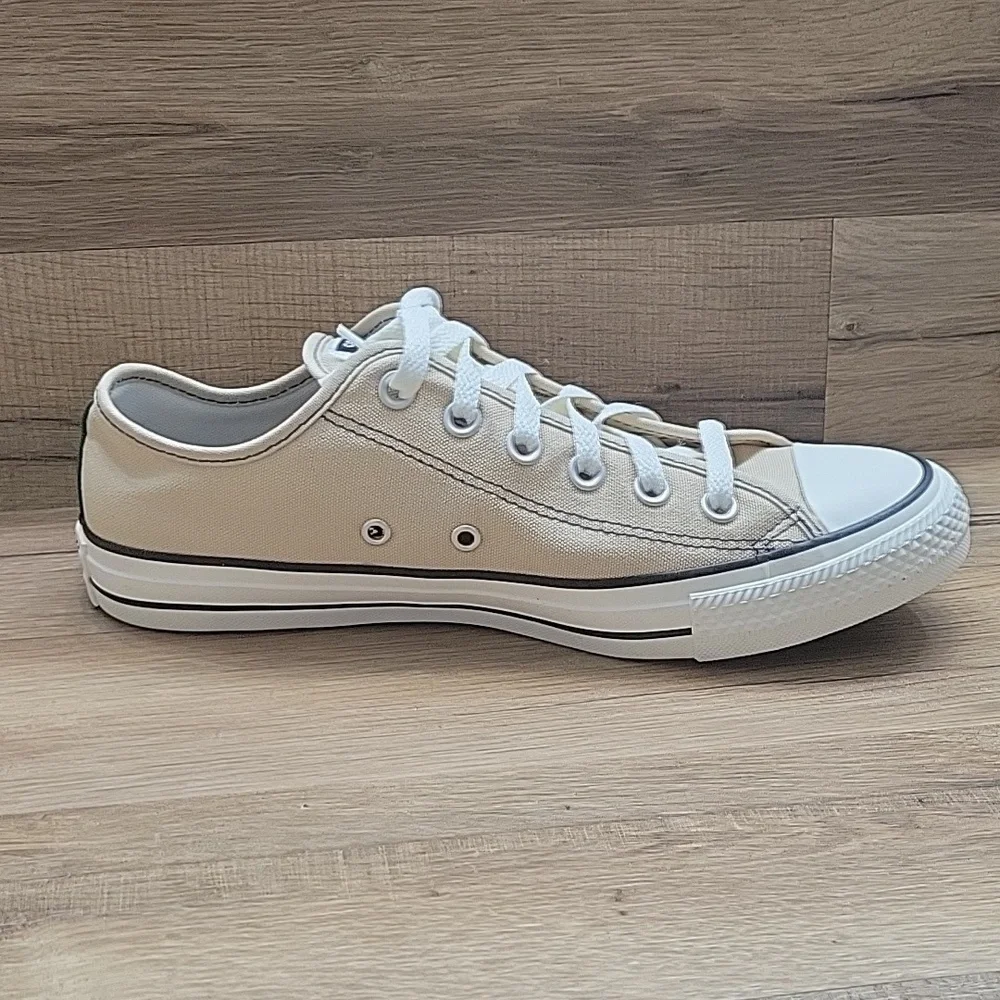 Converse shoes women Brand new in the box.